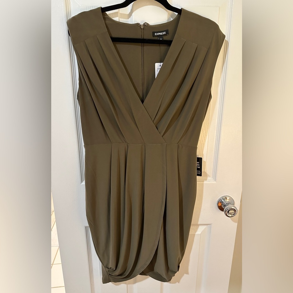 Express green business dress, NWT, size Large